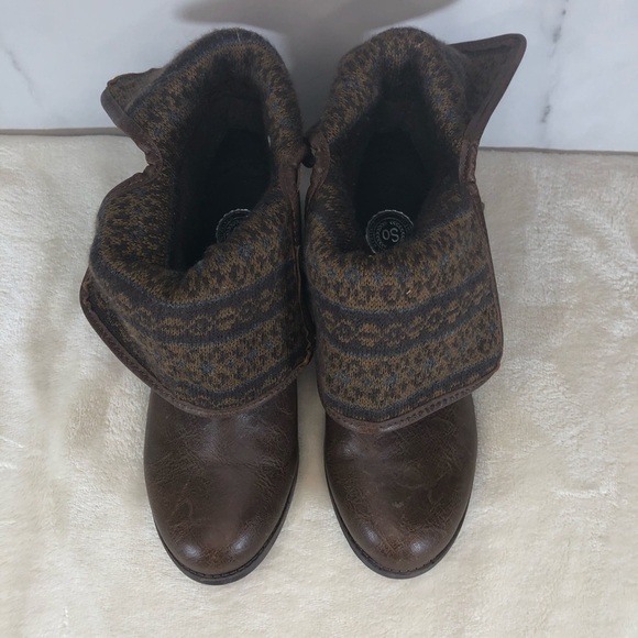 SO Brown Faux-Leather Fold Over Booties Sz 8 - Picture 3 of 9